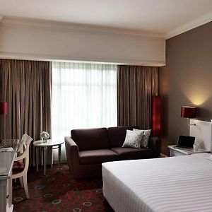 Superior King Room City View